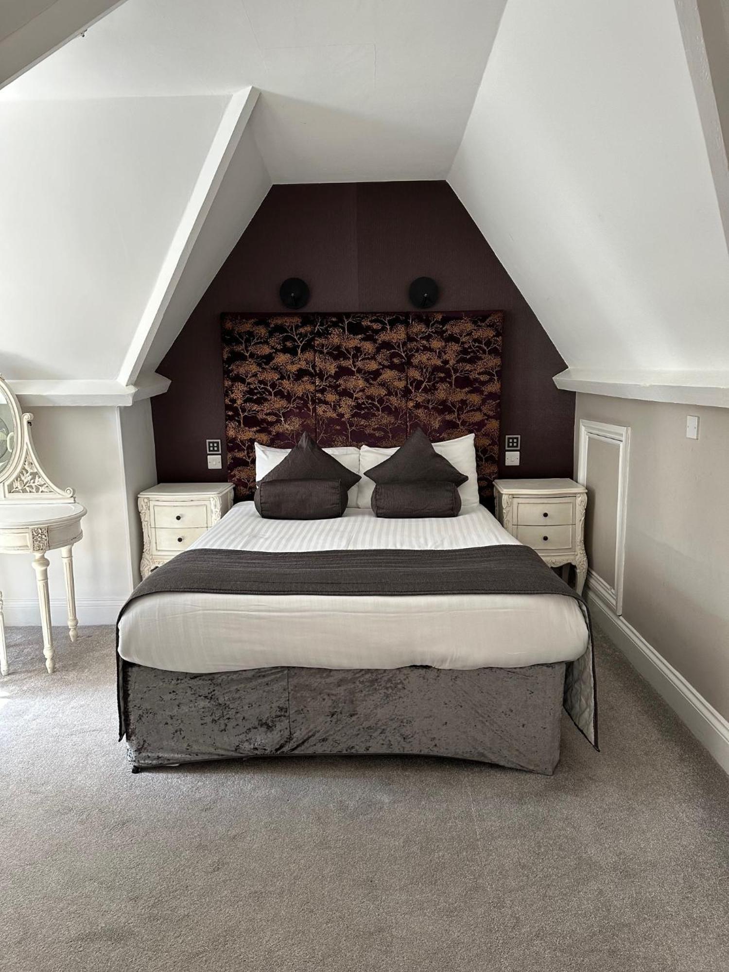 Luxury Suite,1615647435:JPEG